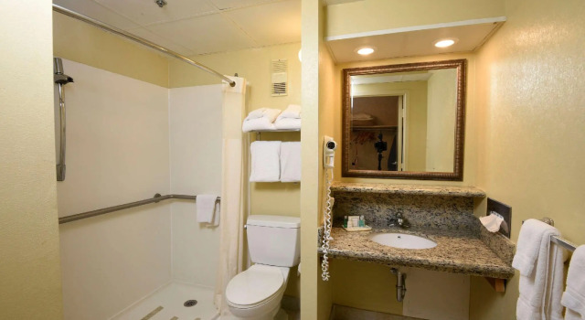 Четырёхместный номер Standard Ashore Oceanfront Hotel, Ocean City, a Tribute Portfolio Hotel