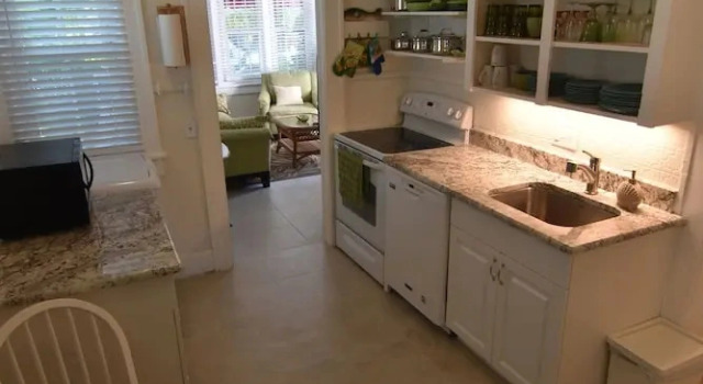 Апартаменты Pass-a-Grille Beach Historic Spanish Triplex