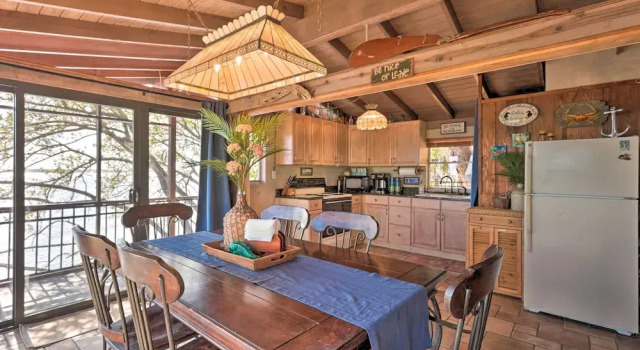 Апартаменты Riverfront Merritt Island Bungalow w/ Dock & Deck