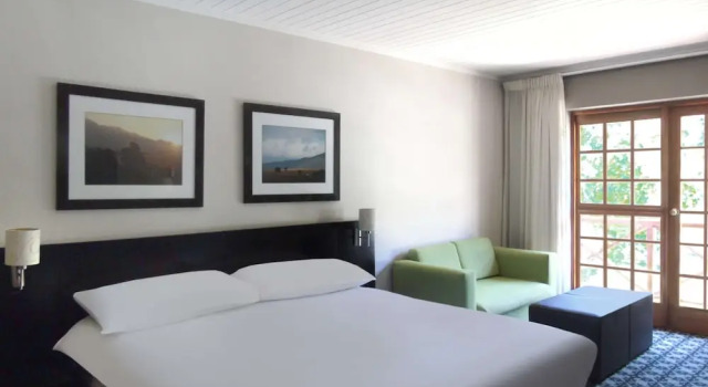 Двухместный номер Standard с видом на бассейн The Caledon Hotel and Spa