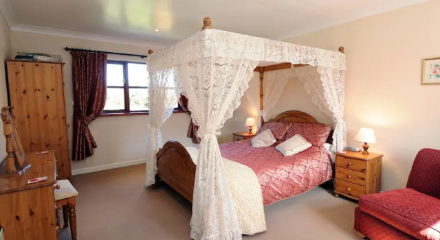 Cosy 1-bed Cottage w/ Hot Tub, Boek Vakantiehuis St Dogmaels 