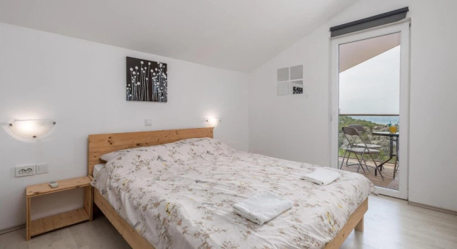 Nice Home in Lukovo with Hot Tub, WiFi & 4 Bedrooms, Rezerwuj Hotel  