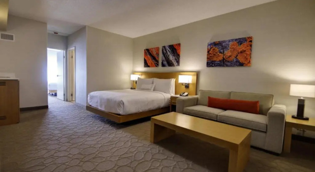 Семейный люкс c 1 комнатой Renaissance Chicago Glenview Suites Hotel