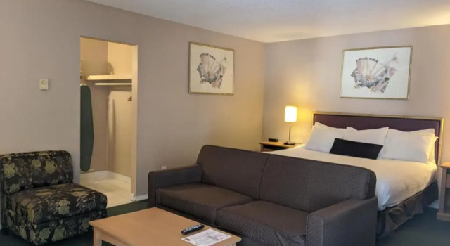 Люкс Howard Johnson by Wyndham Downtown Kamloops