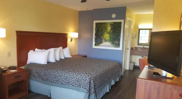 Номер Standard Days Inn by Wyndham Trenton