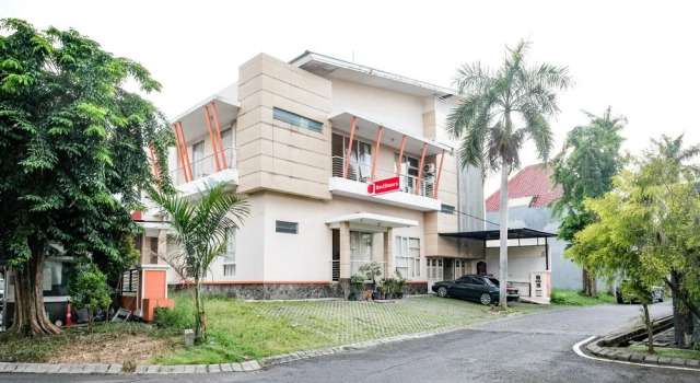 RedDoorz near UNESA Citraland Surabaya, Buchen Sie Hotel Sambikerep Pradahkalikendal
