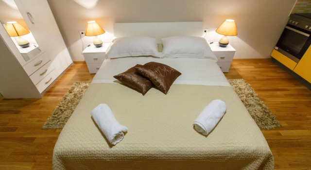 Apartments and Rooms Golden Gate, Prenota Appartamento Splitska 