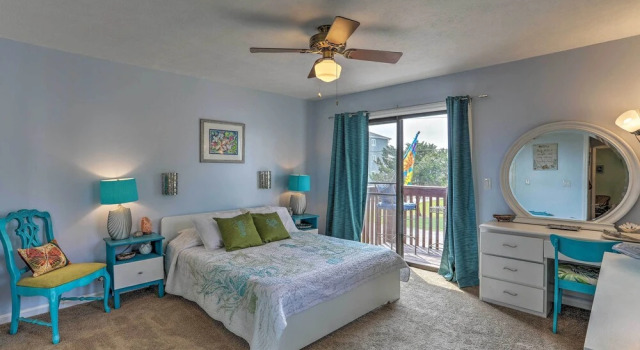 Walk to Ocean: North Myrtle Beach Townhome!