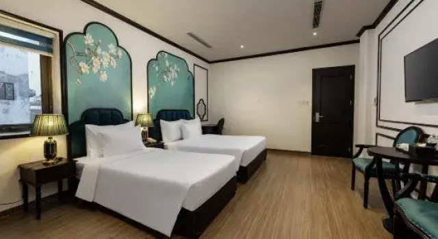 Номер Premium Azen Lakeside Hotel & Travel