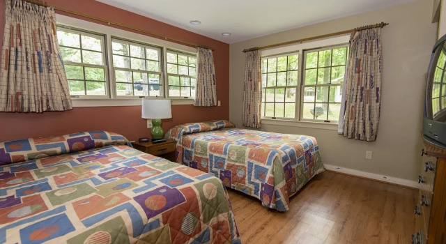 Шестиместный коттедж с 2 комнатами Kenlake State Resort Park