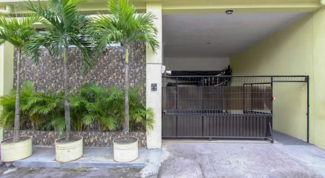 Pondok Guesthouse RedPartner, Book Hotel Hoteller i Adi Sutjipto med parkering, Parkering