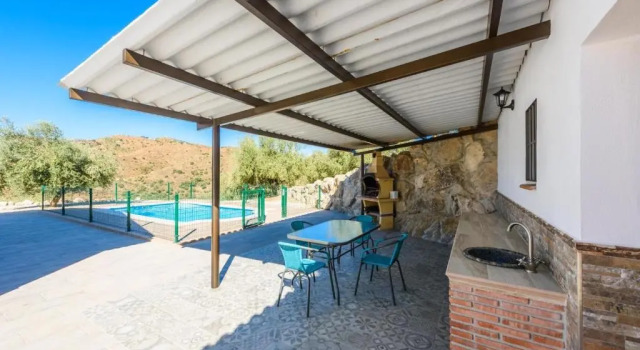 Casa La Molina Riogordo by Ruralidays, Забронировать Отель Отели Риогордо с бассейном, Бассейн