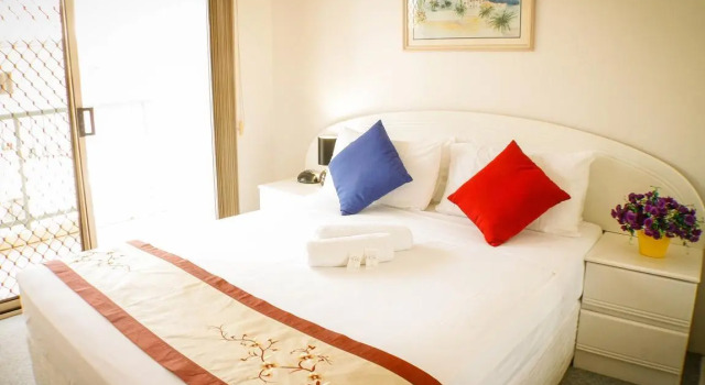 Апартаменты Standard Surfers Riverside Apartments