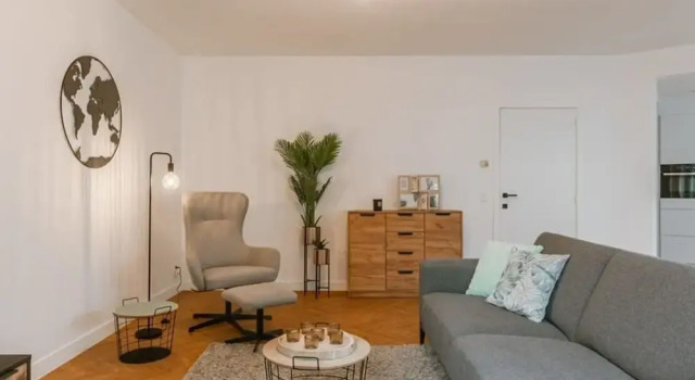Апартаменты Centrally Located Modern Apartment With Parking