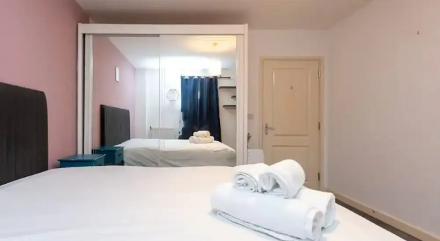 Cosy 1 Bedroom Flat in Shadwell, Забронировать Отель Отели Лондона 3 звезды, рядом с The Medieval Banquet, 3*