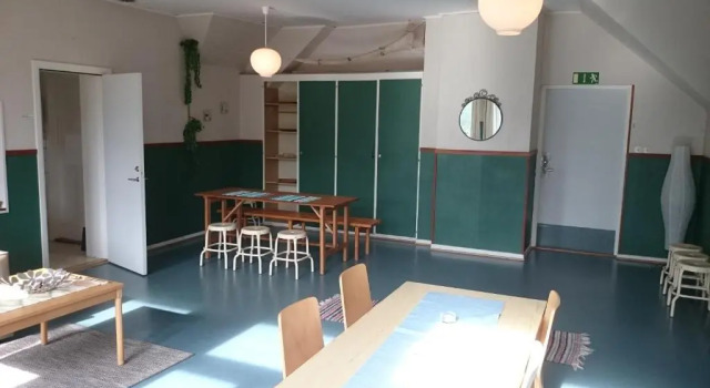 Previous schoolbuilding with gym - Groups and long stays possible, Book Hotel  