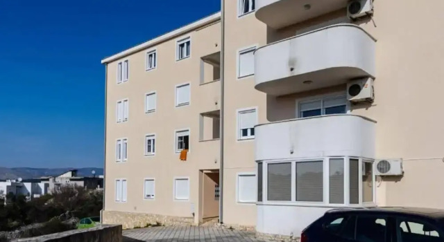 Апартаменты Charming and Cozy Okrug Gornji Apartment With Balcony