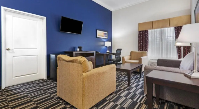 Двухместный люкс c 1 комнатой La Quinta Inn & Suites by Wyndham Alvin