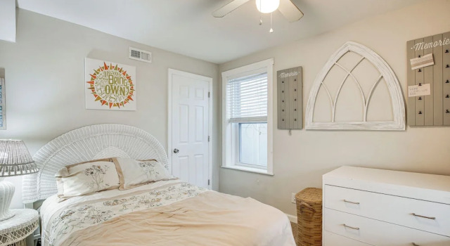 Коттедж Wildwood Retreat w/ 2 Balconies: 5 Blocks to Beach
