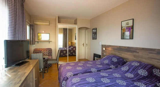 Номер Standard Roc Hotel