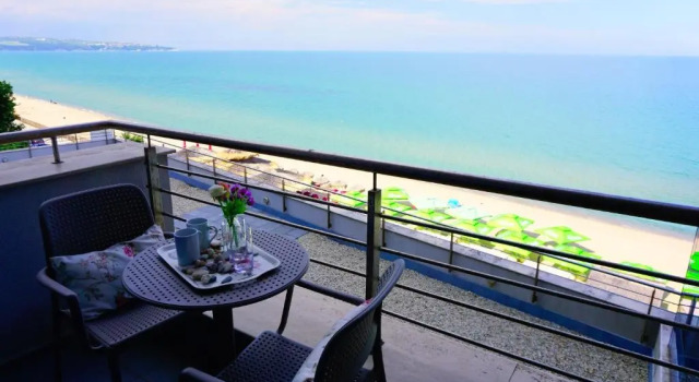 Студия Aurora Apartments