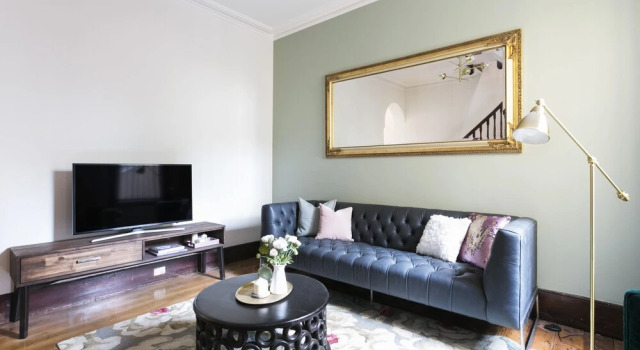 Spacious 3 Bedroom Minutes To CBD