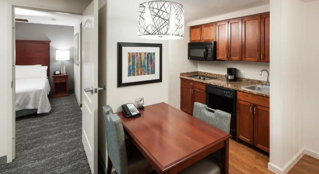 Номер Standard Homewood Suites by Hilton Denton