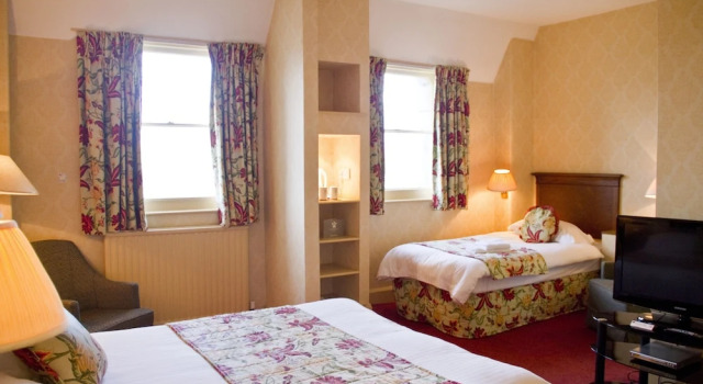Трёхместный семейный номер Standard Duke Of Cornwall Hotel