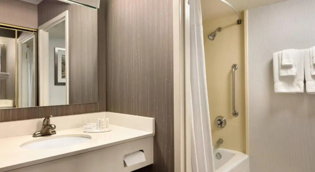 Номер Standard Courtyard by Marriott Tysons McLean