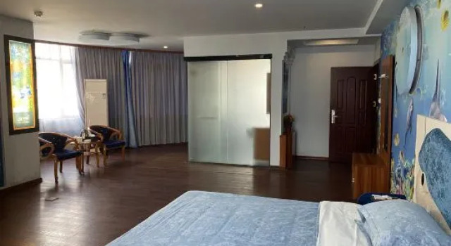 Семейный люкс с видом на город Yue Rui Fan Light Luxury Hotel