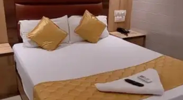 Hotel Sai Suites - Near Dadar Station
