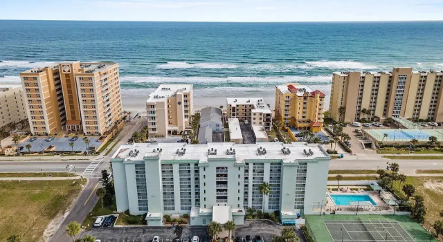Двухместный клубный номер Standard с балконом Ocean Terrace Club 604