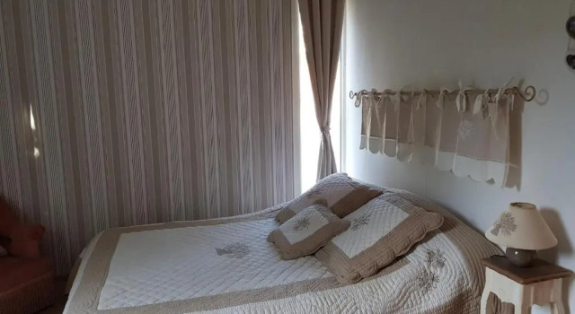 CHAMBRE D HOTES à 4 KMS D UZES " Chez Nadou ", Rezerwuj Bed and Breakfast Arpaillargues-et-Aureillac Gard