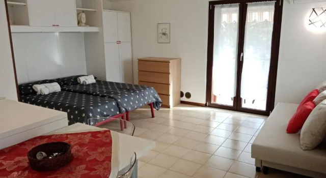 Casa Lugana 1 - Monolocale con piscina fronte lago, Забронировать Отель Лугана-ди-Сирмионе 