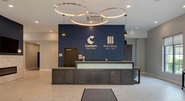 MainStay Suites Cincinnati University - Uptown, Забронировать Отель Отели Цинциннати с бассейном, рядом с UCmedicalCenter, Бассейн