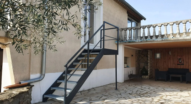 Majestic Villa in Homps With Private Pool, Réserver Villa Homps Canal du Midi