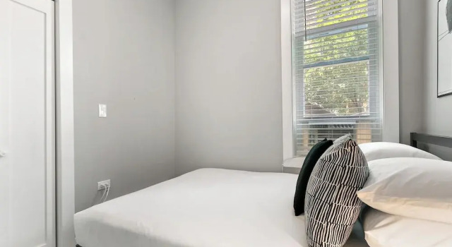Comfort 2BR - Erie 1R, Забронировать Апартаменты/квартира Чикаго Большой Чикаго, рядом с Pitchfork Music Festival