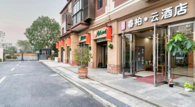 such as home Rui Bei Yun Hotel (Shanghai Songjiang Caohejing Hotel), Book Hotel Hotels in Shanghai Area with Parking, Parking