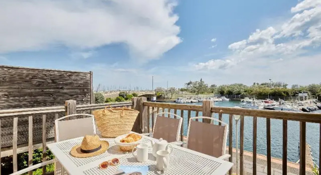 Кровать в общем номере с 2 комнатами Résidence Odalys Du Golfe