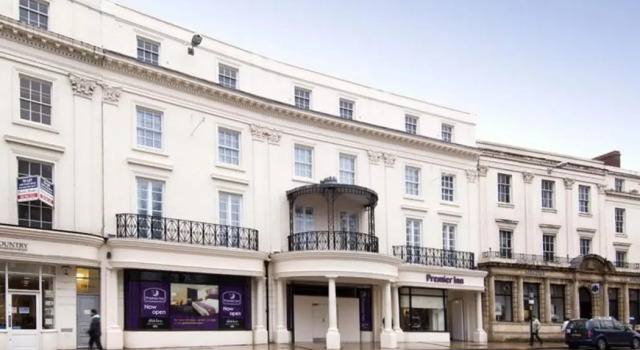 Номер Standard Premier Inn Leamington Spa Town Centre