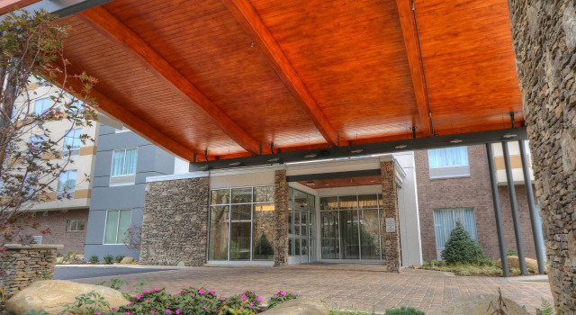 Fairfield Inn & Suites by Marriott Gatlinburg Downtown, Забронировать Отель Отели Гатлинберг с завтраком, Завтраки