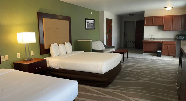 Четырёхместный номер Deluxe Quality Inn & Suites Weatherford