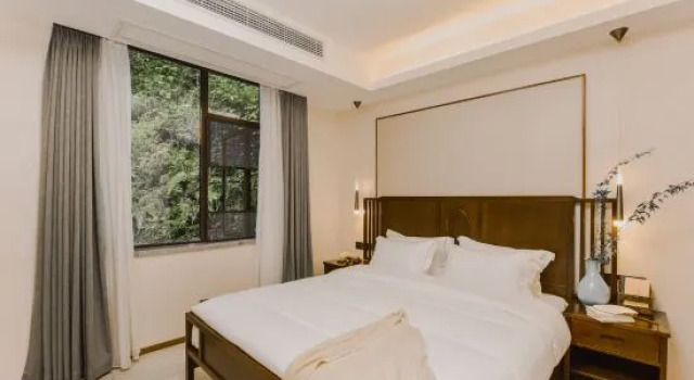 Люкс Phoenix Xueqingji Humanity Banshan Homestay (Phoenix Ancient City Branch)