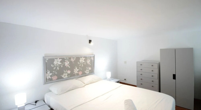 Dúplex en Bajos con Cama de Matrimonio y WiFi Metro Bilbao, Boek Hotel Madrid Community of Madrid, in de buurt van Edificio Grassy