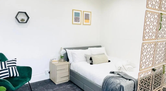 Lovely Estelle Studio Apartment by CityNest