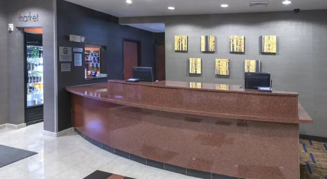 Courtyard Montgomery Prattville, Book Hotel Hoteller i Prattville med parkering, Parkering