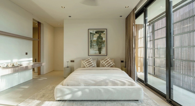 Ultra-Luxe 4BR Seminyak Villa | Enclosed AC Living & Private Pool, Varaa Villa Mökit kohteessa Bali, Mökki