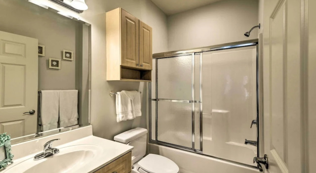 Апартаменты с 2 комнатами с балконом 3 Mi to Myrtle Beach: Coastal Condo w/ Pool!