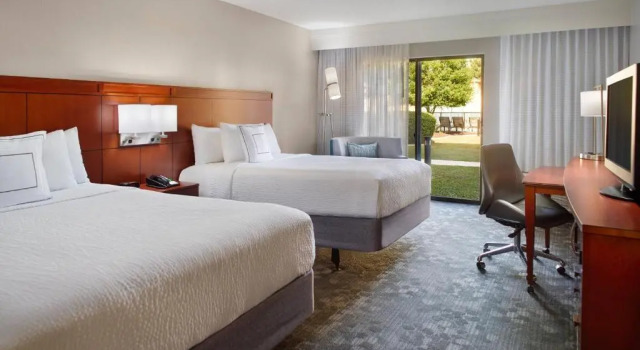 Четырёхместный номер Standard Courtyard by Marriott Fayetteville
