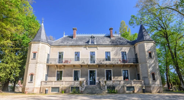 Château de la villeneuve, Prenota Hotel Saint-Marcel 